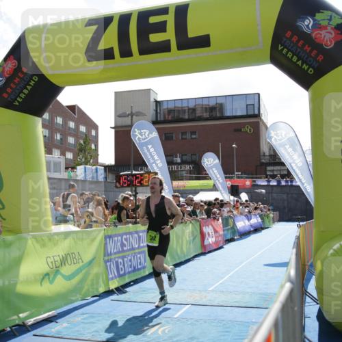 10.08.2025 - GEWOBA Citytriathlon Bremen H.Heesch http://msf.ph/oto/8539578 10.08.2025 15:12:25 Ziel 97, 122, 243 meine-sportfotos.de
