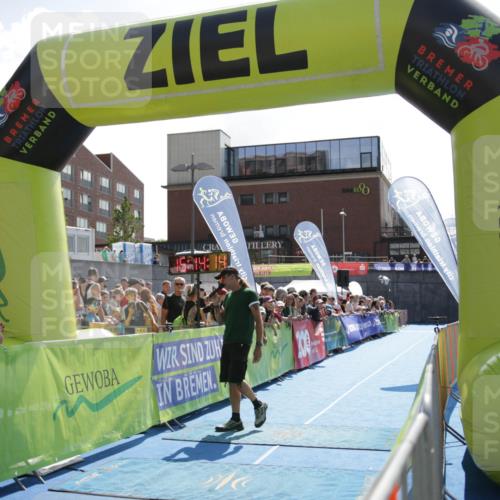 10.08.2025 - GEWOBA Citytriathlon Bremen H.Heesch http://msf.ph/oto/8539585 10.08.2025 15:14:13 Ziel 77, 432 meine-sportfotos.de