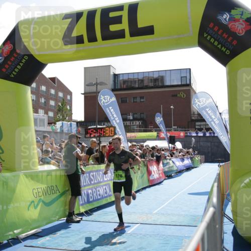 10.08.2025 - GEWOBA Citytriathlon Bremen H.Heesch http://msf.ph/oto/8539586 10.08.2025 15:14:29 Ziel 170 meine-sportfotos.de