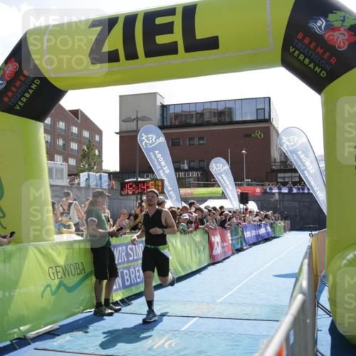10.08.2025 - GEWOBA Citytriathlon Bremen H.Heesch http://msf.ph/oto/8539587 10.08.2025 15:14:50 Ziel 48 meine-sportfotos.de