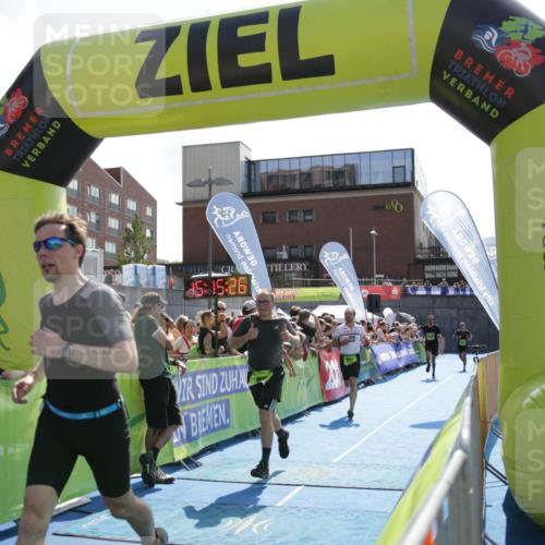 10.08.2025 - GEWOBA Citytriathlon Bremen H.Heesch http://msf.ph/oto/8539596 10.08.2025 15:15:24 Ziel 46, 64, 68 meine-sportfotos.de