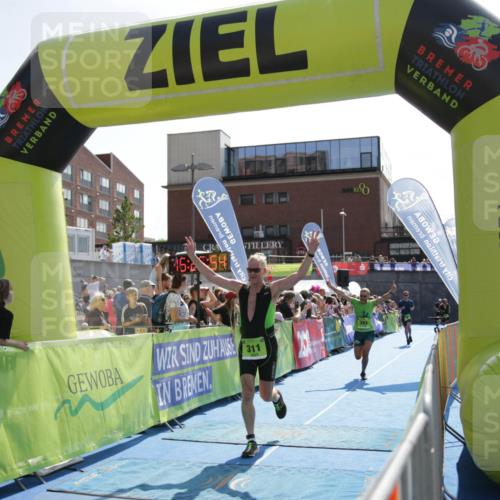 10.08.2025 - GEWOBA Citytriathlon Bremen H.Heesch http://msf.ph/oto/8539700 10.08.2025 15:25:53 Ziel 298, 311 meine-sportfotos.de