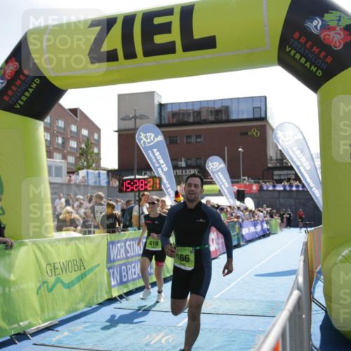 10.08.2025 - GEWOBA Citytriathlon Bremen H.Heesch http://msf.ph/oto/8539728 10.08.2025 15:28:20 Ziel 166, 418, 422 meine-sportfotos.de