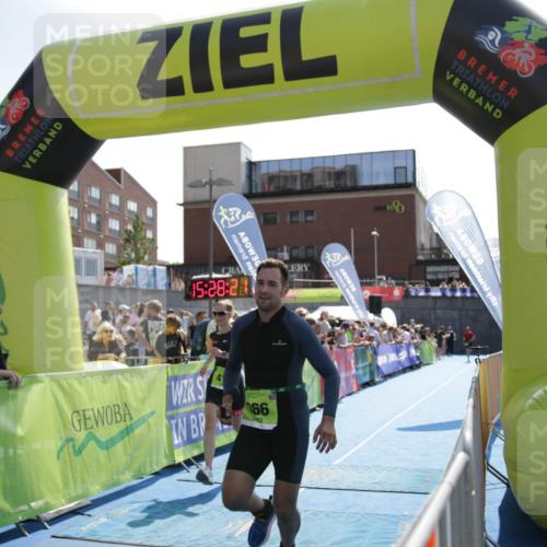 10.08.2025 - GEWOBA Citytriathlon Bremen H.Heesch http://msf.ph/oto/8539729 10.08.2025 15:28:20 Ziel 166, 418, 422 meine-sportfotos.de