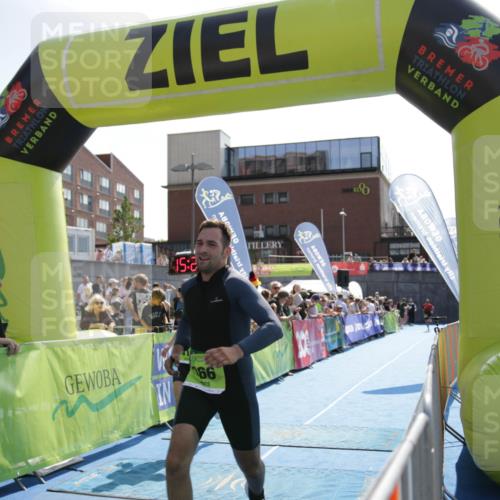 10.08.2025 - GEWOBA Citytriathlon Bremen H.Heesch http://msf.ph/oto/8539730 10.08.2025 15:28:20 Ziel 166, 418, 422 meine-sportfotos.de