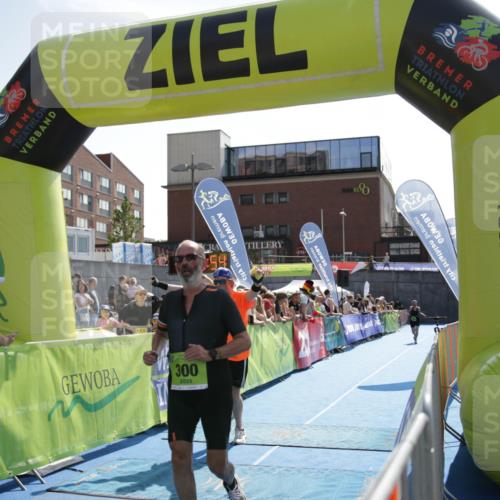10.08.2025 - GEWOBA Citytriathlon Bremen H.Heesch http://msf.ph/oto/8539820 10.08.2025 15:38:53 Ziel 120, 275 meine-sportfotos.de