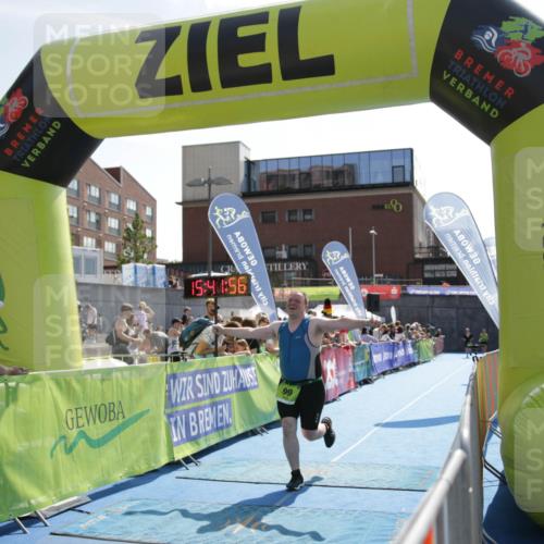 10.08.2025 - GEWOBA Citytriathlon Bremen H.Heesch http://msf.ph/oto/8539836 10.08.2025 15:41:55 Ziel 99 meine-sportfotos.de