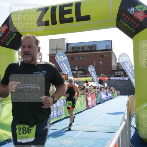10.08.2025 - GEWOBA Citytriathlon Bremen H.Heesch http://msf.ph/oto/8539845 10.08.2025 15:43:19 Ziel 179, 286, 291, 322 meine-sportfotos.de