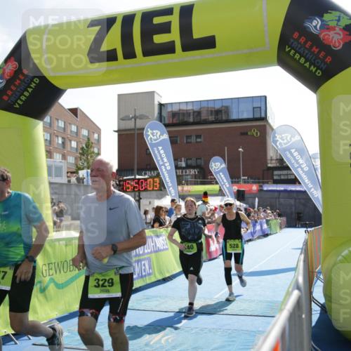 10.08.2025 - GEWOBA Citytriathlon Bremen H.Heesch http://msf.ph/oto/8539880 10.08.2025 15:50:02 Ziel 327, 329, 340, 528 meine-sportfotos.de