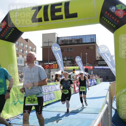 10.08.2025 - GEWOBA Citytriathlon Bremen H.Heesch http://msf.ph/oto/8539881 10.08.2025 15:50:02 Ziel 327, 329, 340, 528 meine-sportfotos.de