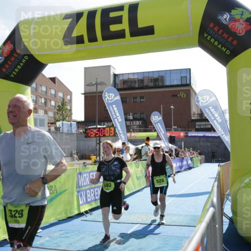 10.08.2025 - GEWOBA Citytriathlon Bremen H.Heesch http://msf.ph/oto/8539883 10.08.2025 15:50:02 Ziel 327, 329, 340, 528 meine-sportfotos.de