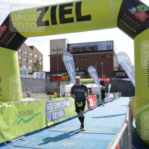 10.08.2025 - GEWOBA Citytriathlon Bremen H.Heesch http://msf.ph/oto/8539889 10.08.2025 16:02:40 Ziel 299 meine-sportfotos.de