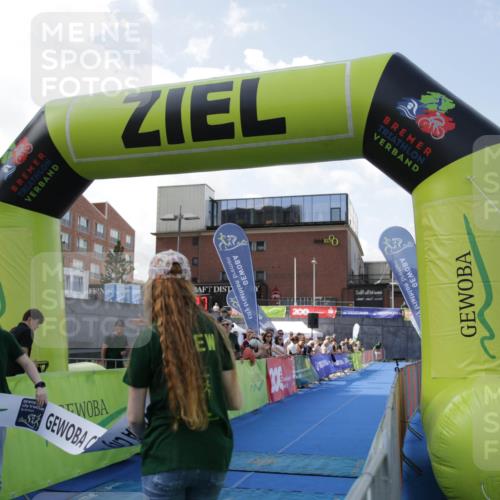 10.08.2025 - GEWOBA Citytriathlon Bremen H.Heesch http://msf.ph/oto/8539896 10.08.2025 11:05:04 Ziel 375 meine-sportfotos.de