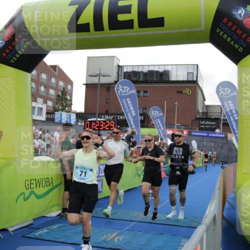 10.08.2025 - GEWOBA Citytriathlon Bremen H.Heesch http://msf.ph/oto/8539904 10.08.2025 11:27:06 Ziel 71, 239, 426, 428, 473 meine-sportfotos.de