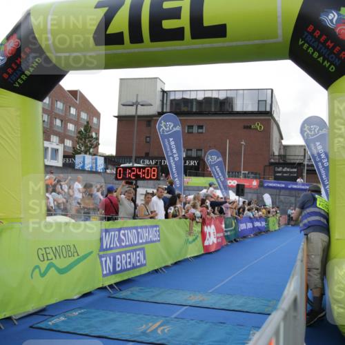 10.08.2025 - GEWOBA Citytriathlon Bremen H.Heesch http://msf.ph/oto/8539916 10.08.2025 11:27:45 Ziel 430 meine-sportfotos.de