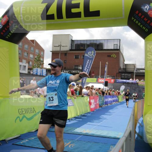 10.08.2025 - GEWOBA Citytriathlon Bremen H.Heesch http://msf.ph/oto/8540333 10.08.2025 11:42:50 Ziel 53, 139, 447, 463 meine-sportfotos.de