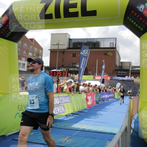 10.08.2025 - GEWOBA Citytriathlon Bremen H.Heesch http://msf.ph/oto/8540336 10.08.2025 11:42:50 Ziel 53, 139, 447, 463 meine-sportfotos.de