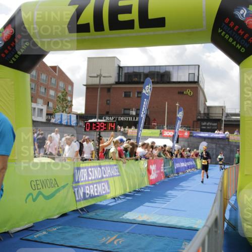 10.08.2025 - GEWOBA Citytriathlon Bremen H.Heesch http://msf.ph/oto/8540343 10.08.2025 11:42:51 Ziel 53, 139, 463 meine-sportfotos.de