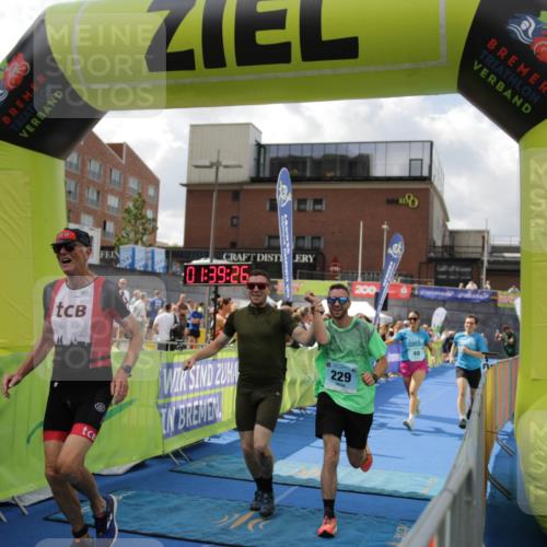 10.08.2025 - GEWOBA Citytriathlon Bremen H.Heesch http://msf.ph/oto/8540426 10.08.2025 11:43:03 Ziel 49, 354, 355, 506 meine-sportfotos.de