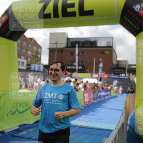 10.08.2025 - GEWOBA Citytriathlon Bremen H.Heesch http://msf.ph/oto/8540450 10.08.2025 11:43:06 Ziel 49, 229, 354, 355, 506 meine-sportfotos.de