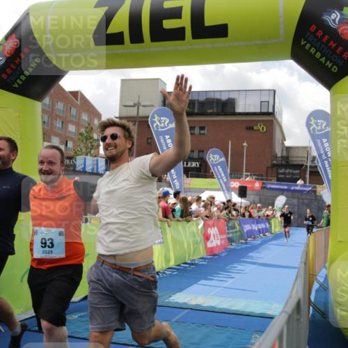 10.08.2025 - GEWOBA Citytriathlon Bremen H.Heesch http://msf.ph/oto/8540586 10.08.2025 11:43:20 Ziel 93, 169 meine-sportfotos.de