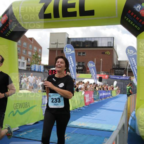 10.08.2025 - GEWOBA Citytriathlon Bremen H.Heesch http://msf.ph/oto/8540636 10.08.2025 11:43:25 Ziel 93, 233 meine-sportfotos.de