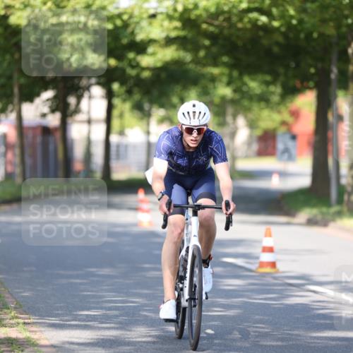 10.08.2025 - GEWOBA Citytriathlon Bremen Yannick Fuchs http://msf.ph/oto/8540717 10.08.2025 10:27:44 Radfahren 422 meine-sportfotos.de