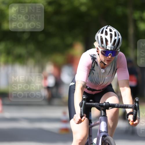 10.08.2025 - GEWOBA Citytriathlon Bremen Yannick Fuchs http://msf.ph/oto/8540875 10.08.2025 12:43:56 Radfahren 608, 907, 908, 954, 1012, 1036 meine-sportfotos.de