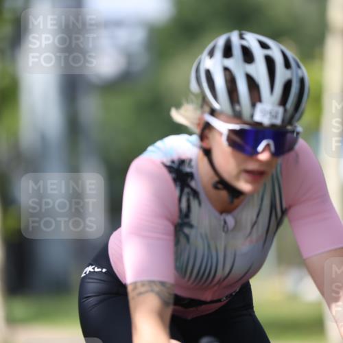 10.08.2025 - GEWOBA Citytriathlon Bremen Yannick Fuchs http://msf.ph/oto/8540880 10.08.2025 12:43:56 Radfahren 608, 907, 908, 954, 1012, 1036 meine-sportfotos.de