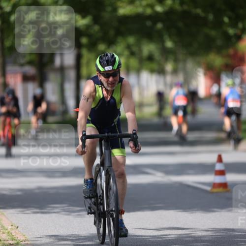 10.08.2025 - GEWOBA Citytriathlon Bremen Yannick Fuchs http://msf.ph/oto/8540909 10.08.2025 12:44:07 Radfahren 608, 661, 693, 703, 731, 908, 954, 1036 meine-sportfotos.de