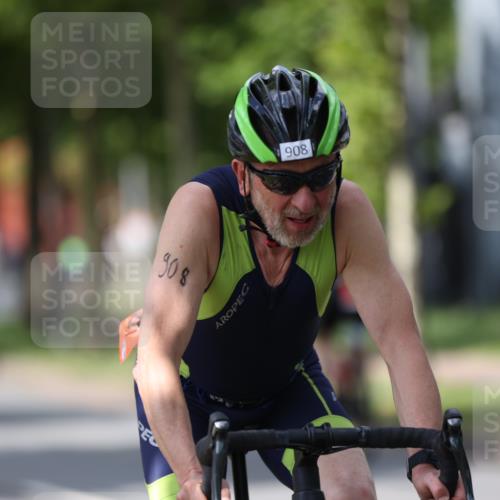 10.08.2025 - GEWOBA Citytriathlon Bremen Yannick Fuchs http://msf.ph/oto/8540921 10.08.2025 12:44:09 Radfahren 661, 693, 703, 713, 731, 746, 908, 1036 meine-sportfotos.de