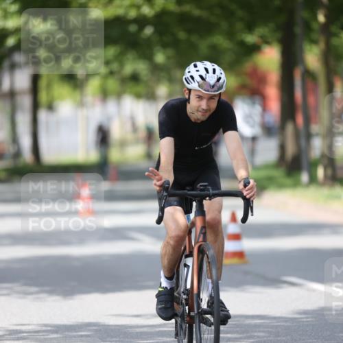 10.08.2025 - GEWOBA Citytriathlon Bremen Yannick Fuchs http://msf.ph/oto/8540940 10.08.2025 12:44:12 Radfahren 661, 669, 693, 703, 713, 731, 746, 908, 965, 1036 meine-sportfotos.de