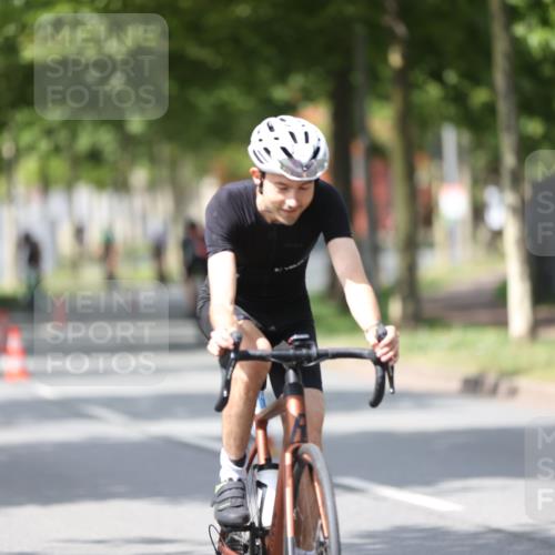 10.08.2025 - GEWOBA Citytriathlon Bremen Yannick Fuchs http://msf.ph/oto/8540941 10.08.2025 12:44:12 Radfahren 661, 669, 693, 703, 713, 731, 746, 908, 965, 1036 meine-sportfotos.de