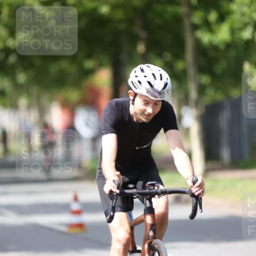 10.08.2025 - GEWOBA Citytriathlon Bremen Yannick Fuchs http://msf.ph/oto/8540943 10.08.2025 12:44:13 Radfahren 661, 669, 693, 703, 713, 731, 746, 908, 965, 1036 meine-sportfotos.de