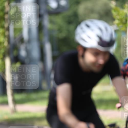 10.08.2025 - GEWOBA Citytriathlon Bremen Yannick Fuchs http://msf.ph/oto/8540949 10.08.2025 12:44:13 Radfahren 661, 669, 693, 703, 713, 731, 746, 908, 965, 1036 meine-sportfotos.de
