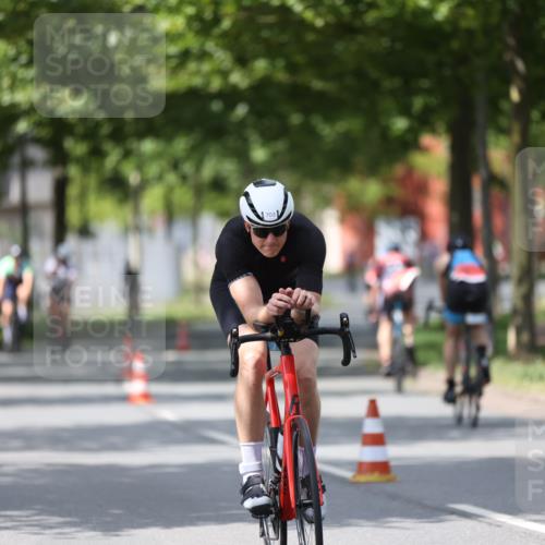 10.08.2025 - GEWOBA Citytriathlon Bremen Yannick Fuchs http://msf.ph/oto/8540959 10.08.2025 12:44:16 Radfahren 661, 669, 693, 703, 713, 731, 746, 908, 911, 965 meine-sportfotos.de