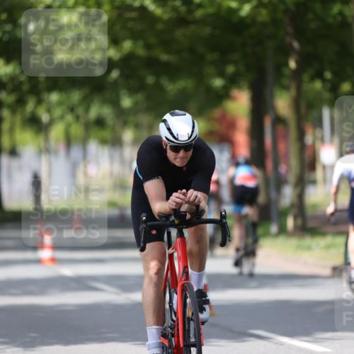 10.08.2025 - GEWOBA Citytriathlon Bremen Yannick Fuchs http://msf.ph/oto/8540961 10.08.2025 12:44:16 Radfahren 661, 669, 693, 703, 713, 731, 746, 908, 911, 965 meine-sportfotos.de