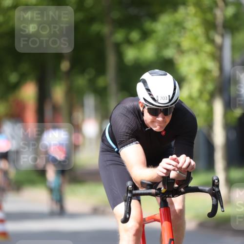 10.08.2025 - GEWOBA Citytriathlon Bremen Yannick Fuchs http://msf.ph/oto/8540966 10.08.2025 12:44:17 Radfahren 661, 669, 693, 703, 713, 731, 746, 908, 911, 965 meine-sportfotos.de