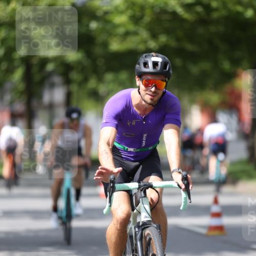 10.08.2025 - GEWOBA Citytriathlon Bremen Yannick Fuchs http://msf.ph/oto/8540974 10.08.2025 12:44:18 Radfahren 661, 669, 693, 703, 713, 731, 746, 908, 911, 965 meine-sportfotos.de