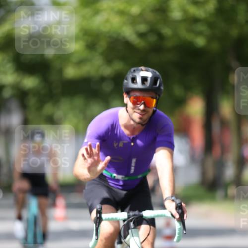 10.08.2025 - GEWOBA Citytriathlon Bremen Yannick Fuchs http://msf.ph/oto/8540975 10.08.2025 12:44:18 Radfahren 661, 669, 693, 703, 713, 731, 746, 908, 911, 965 meine-sportfotos.de