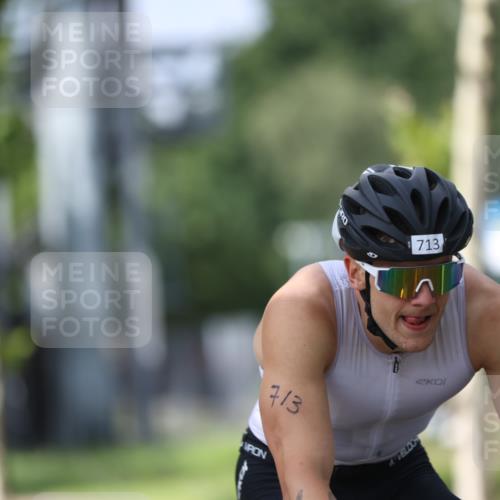 10.08.2025 - GEWOBA Citytriathlon Bremen Yannick Fuchs http://msf.ph/oto/8540989 10.08.2025 12:44:20 Radfahren 661, 669, 693, 703, 713, 731, 746, 911, 965 meine-sportfotos.de