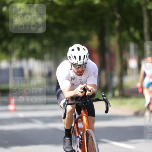 10.08.2025 - GEWOBA Citytriathlon Bremen Yannick Fuchs http://msf.ph/oto/8540998 10.08.2025 12:44:22 Radfahren 586, 661, 669, 693, 703, 713, 731, 746, 911, 965 meine-sportfotos.de