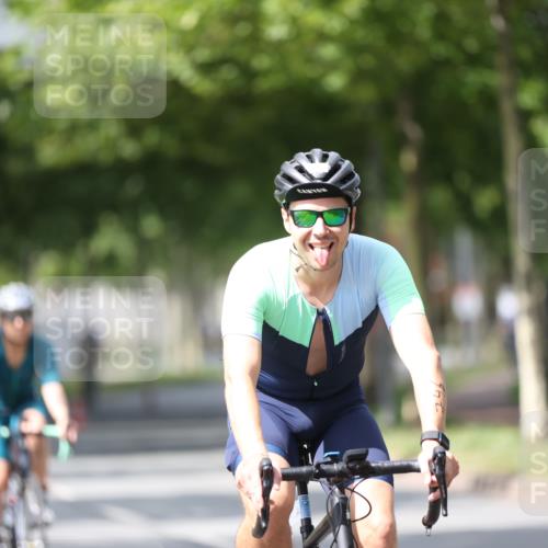 10.08.2025 - GEWOBA Citytriathlon Bremen Yannick Fuchs http://msf.ph/oto/8541012 10.08.2025 12:44:24 Radfahren 586, 661, 669, 693, 703, 713, 731, 746, 911, 965 meine-sportfotos.de