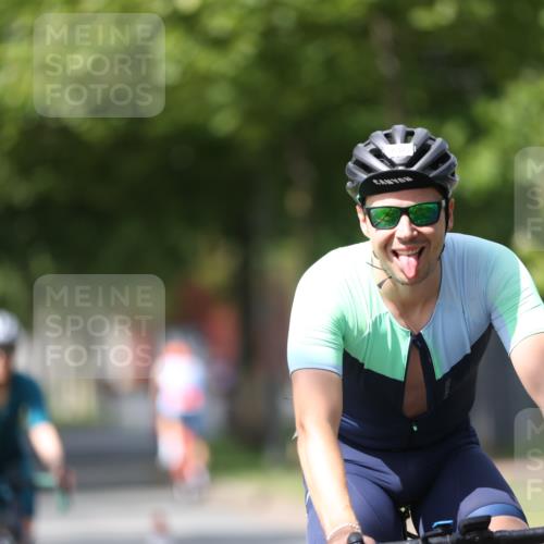 10.08.2025 - GEWOBA Citytriathlon Bremen Yannick Fuchs http://msf.ph/oto/8541016 10.08.2025 12:44:24 Radfahren 586, 661, 669, 693, 703, 713, 731, 746, 911, 965 meine-sportfotos.de