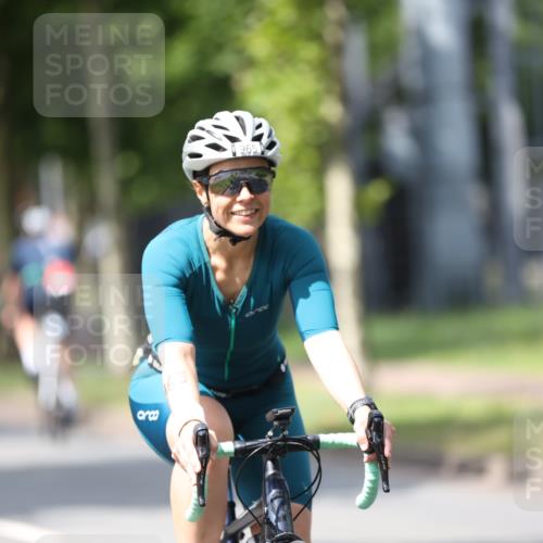 10.08.2025 - GEWOBA Citytriathlon Bremen Yannick Fuchs http://msf.ph/oto/8541021 10.08.2025 12:44:25 Radfahren 586, 661, 669, 693, 703, 713, 731, 746, 800, 911, 965 meine-sportfotos.de