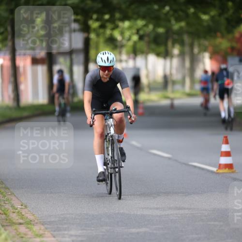 10.08.2025 - GEWOBA Citytriathlon Bremen Yannick Fuchs http://msf.ph/oto/8541031 10.08.2025 12:44:27 Radfahren 586, 669, 693, 703, 713, 746, 800, 911, 965 meine-sportfotos.de