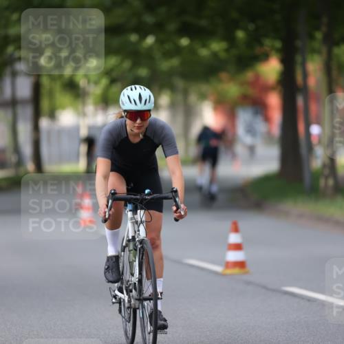 10.08.2025 - GEWOBA Citytriathlon Bremen Yannick Fuchs http://msf.ph/oto/8541038 10.08.2025 12:44:27 Radfahren 586, 669, 693, 703, 713, 746, 800, 911, 965 meine-sportfotos.de