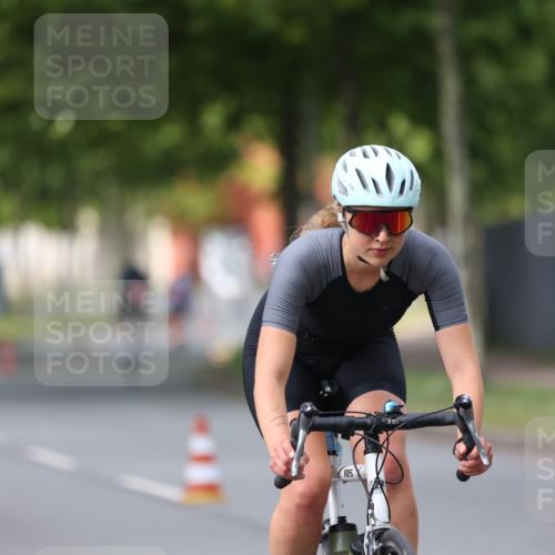 10.08.2025 - GEWOBA Citytriathlon Bremen Yannick Fuchs http://msf.ph/oto/8541045 10.08.2025 12:44:28 Radfahren 586, 669, 693, 703, 713, 746, 800, 819, 911, 965 meine-sportfotos.de