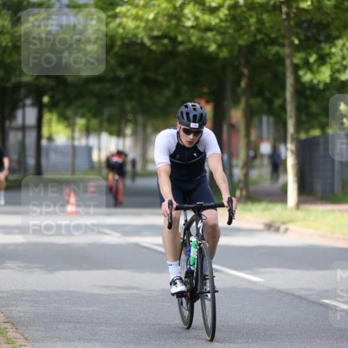 10.08.2025 - GEWOBA Citytriathlon Bremen Yannick Fuchs http://msf.ph/oto/8541051 10.08.2025 12:44:32 Radfahren 586, 607, 669, 713, 746, 800, 819, 911, 958, 965, 1030 meine-sportfotos.de