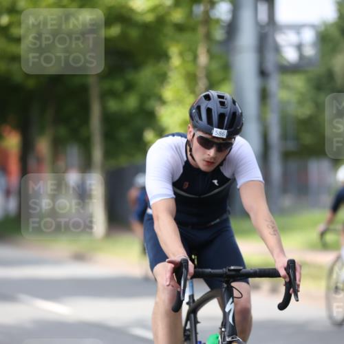 10.08.2025 - GEWOBA Citytriathlon Bremen Yannick Fuchs http://msf.ph/oto/8541059 10.08.2025 12:44:32 Radfahren 586, 607, 669, 713, 746, 800, 819, 911, 958, 965, 1030 meine-sportfotos.de